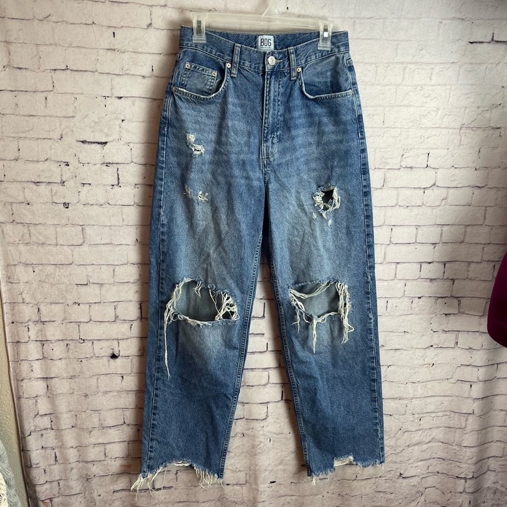 BDG urban outfitters size 28 distressed high rise baggy jeans